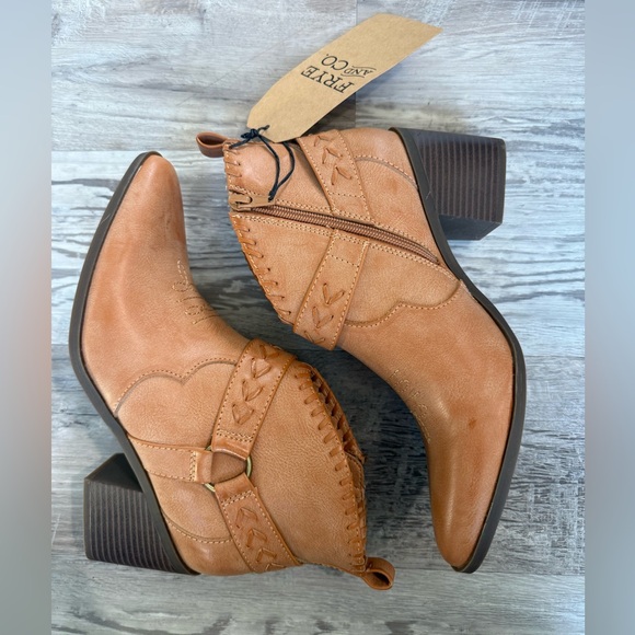 NWT Frye and Co. Womens Palma Stacked Heel Booties, Light Tan, Size 7 1/2 - Picture 2 of 7